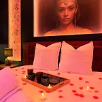 Apartment Le Secret De Cleopatre, De Luxe Avec Jacuzzi Et Piece Secrete Scheibenhard
