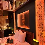 Apartment Le Secret De Cleopatre, De Luxe Avec Jacuzzi Et Piece Secrete