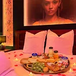 Le Secret De Cleopatre, De Luxe Avec Jacuzzi Et Piece Secrete Apartment