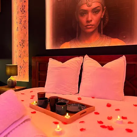 Appartement Le Secret De Cleopatre, De Luxe Avec Jacuzzi Et Piece Secrete Scheibenhard