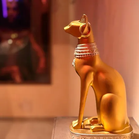 Appartement Le Secret De Cleopatre, De Luxe Avec Jacuzzi Et Piece Secrete