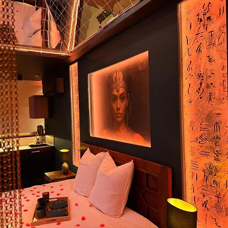 Appartement Le Secret De Cleopatre, De Luxe Avec Jacuzzi Et Piece Secrete