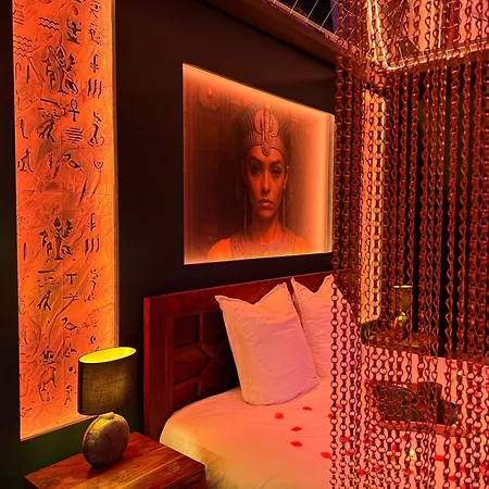 Le Secret De Cleopatre, De Luxe Avec Jacuzzi Et Piece Secrete * Scheibenhard