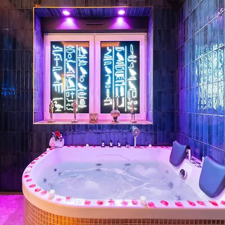 Appartement Le Secret De Cléopâtre, De Luxe Avec Jacuzzi Et Pièce Secrète Scheibenhard