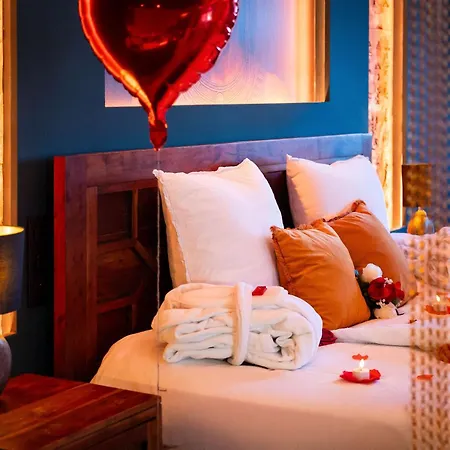 Le Secret De Cléopâtre, De Luxe Avec Jacuzzi Et Pièce Secrète Appartement Scheibenhard