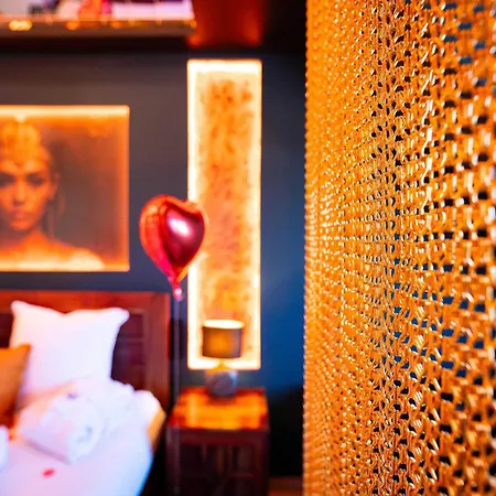 Appartement Le Secret De Cléopâtre, De Luxe Avec Jacuzzi Et Pièce Secrète