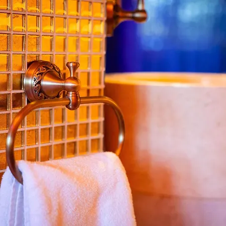 Appartement Le Secret De Cléopâtre, De Luxe Avec Jacuzzi Et Pièce Secrète Scheibenhard