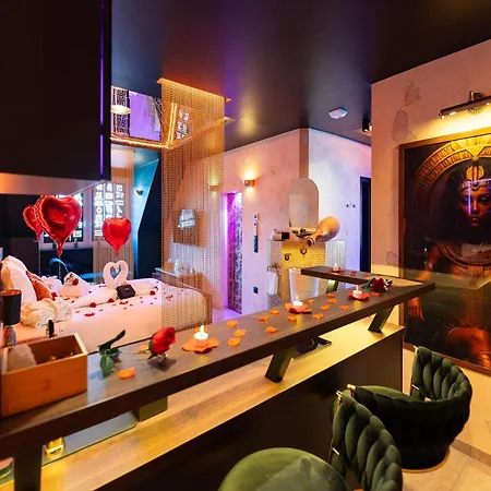 Appartement Le Secret De Cléopâtre, De Luxe Avec Jacuzzi Et Pièce Secrète *