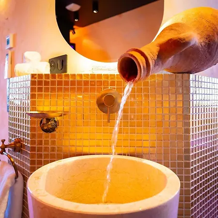 Appartement Le Secret De Cléopâtre, De Luxe Avec Jacuzzi Et Pièce Secrète *