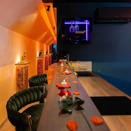 Le Secret De Cléopâtre, De Luxe Avec Jacuzzi Et Pièce Secrète *