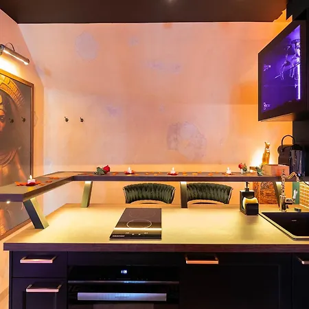 Appartement Le Secret De Cléopâtre, De Luxe Avec Jacuzzi Et Pièce Secrète