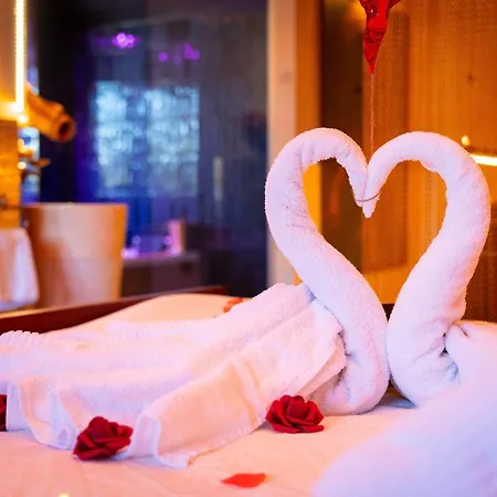 Le Secret De Cléopâtre, De Luxe Avec Jacuzzi Et Pièce Secrète Appartement *