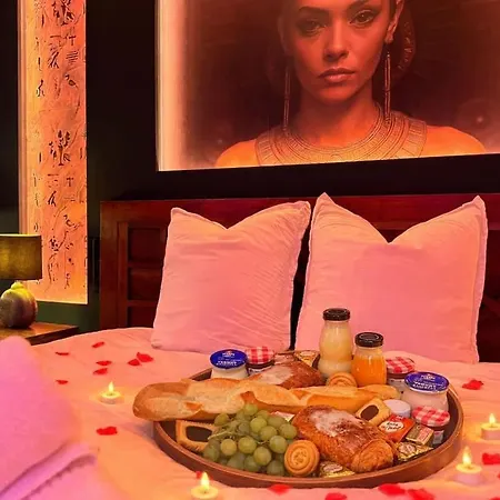 Le Secret De Cléopâtre, De Luxe Avec Jacuzzi Et Pièce Secrète Appartement