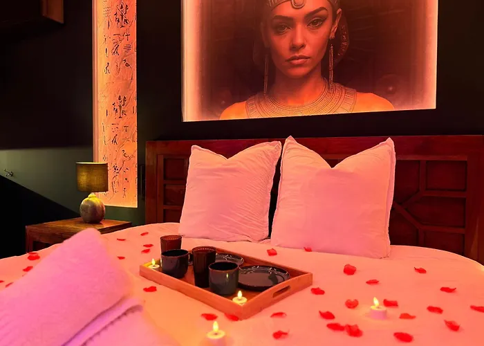 Apartment Le Secret De Cleopatre, De Luxe Avec Jacuzzi Et Piece Secrete Scheibenhard